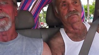 Nữ thần của bạn là đồ chơi đũng quần của một người đàn ông giàu có, giày cao gót lụa đen, bộ ngực hở hang gợi cảm, để anh trai liếm lồn và chơi với cô ấy