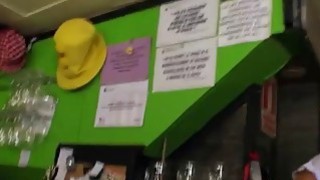 Má vắt kiệt “tinh” cậu con trai tự kỷ chỉ vì ông xã bỏ bê