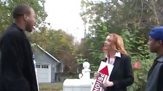 Tiếng xì hơi lớn của một cậu bé