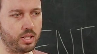 Chăm sóc buồi anh trai bị thiểu năng trí tuệ