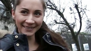 Thanh niên may mắn đưa cô bạn đại học say xỉn về nhà rồi trả bài luôn