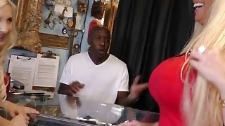 Ông trùm loạn luân❤️Hiếp dâm em gái hàng xóm, mở cửa, bịt miệng và làm chuyện ấy. Người phụ nữ nghiện hiếp dâm. Khi cô ấy cảm thấy thoải mái, cô ấy sẽ không phản kháng nữa.