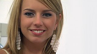 Ngày 12 tháng 7 năm 2023_Cô nàng tomboy tóc ngắn