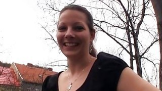 Cô gái 19 tuổi có làn da trắng, bộ ngực đẹp và một cô bé hồng không lông đưa bạn thân của mình vào cuộc vui tay ba, thay phiên nhau cưỡi lên người bạn và thúc mạnh...