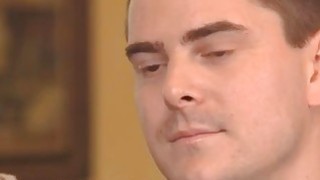 BrattySis - Bản dịch chi tiết: “Tôi có thể nhìn xuyên qua áo khoác của bạn và thấy áo khoác của bạn.”