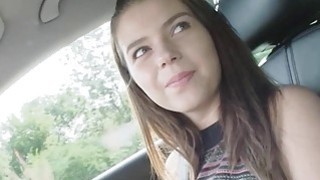 Mời con ghệ ở công viên lên xe chơi trò halloween