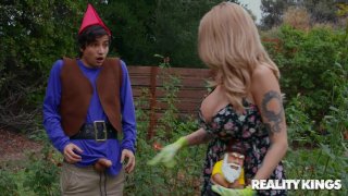 Em dâm quá làm anh muốn phọt tinh sớm