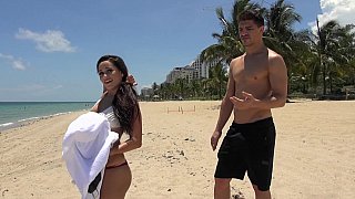 Nữ thần đỉnh cao với ngoại hình cao ráo, được gọi là "Tiểu Đồng Lệ Nhã", có đường nét tinh tế và diễn xuất đầy nhiệt huyết trong suốt quá trình, khiến người ta không thể dừng lại...