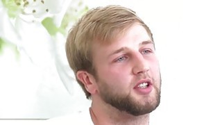 Con trai đang vụng trộm với mẹ kế thì bố về