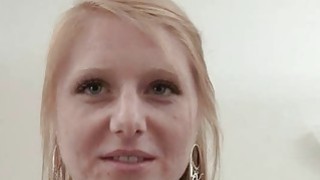 MKMP-508-C Sarina, Huấn luyện viên chó cái khiến các chàng trai trong phòng tập thể dục phải yếu lòng với kỹ thuật liếm tinh tế của cô