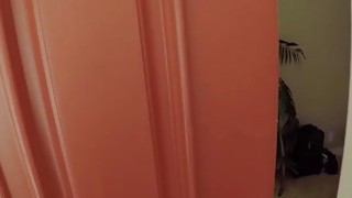 Người phụ nữ trẻ ngực to