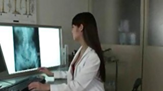 Người phụ nữ trẻ đẹp này có bộ ngực lớn, đầy đặn và thân hình cân đối. Nó khiến bạn cương cứng khi nhìn cô ấy. Tính tình dịu dàng của cô ấy cùng việc vuốt ve và hôn lên cơ thể cô ấy thật tuyệt! Lắp đạn vào và bắn bao nhiêu tùy thích...