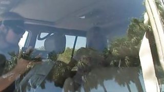 Cô nàng tóc vàng sướng tê lồn cùng cặc bự của tây đen