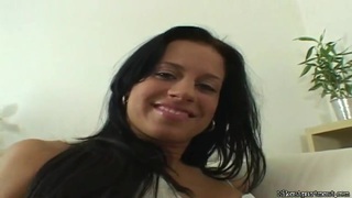 Vợ lén lút quan hệ với bạn trai và quan hệ với anh ta trong xe