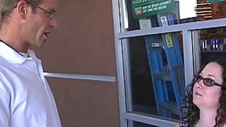 Em gái kế mông to mặc quần short ngắn gợi ý quan hệ tình dục