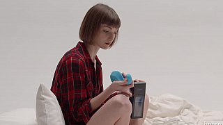 Cô gái bị một chuyên gia thôi miên xxx mỗi ngày mà không hay biết gì