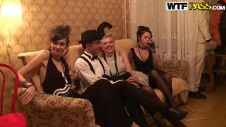 Hiếp dâm em phóng viên mới vào nghề lồn khít lịt