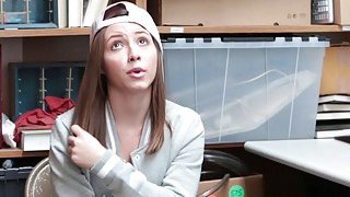 Cô nàng Foxy Di dễ thương và ngầu bị một con cặc to đụ vào mông