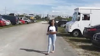 Lén lút bú buồi anh rể khi chị gái làm việc