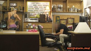 MMUS-074-C Cô gái xinh đẹp khiêu khích quỷ nhỏ