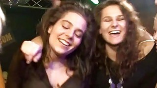 Anh trai trời đánh, dụ các cô em gái qua giúp dọn phòng rồi đè ra đụ