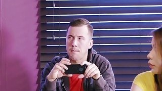 Thấy bạn gái của con trai mãi không có thai, bố Chồng yêu hiểu ra vấn đề ở cậu con trai nên đã…