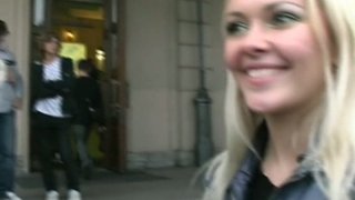 Nhún nhảy chút nhỉ 😁