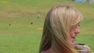 Chị gái em ngon quá buồi anh không cưỡng lại được