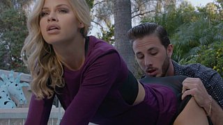 (Xác minh cử chỉ) Từ giường đến cầu thang rồi đến phòng khách, gọi video cho người hâm mộ trong suốt quá trình