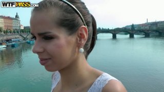 Người chồng bận rộn công việc, bà xã tìm trai lạ trên ứng dụng ghép đôi