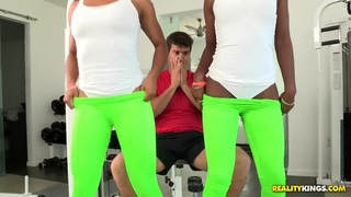 Clip thảo trang 2k7 nghịch lồn bằng sextoy dang hót