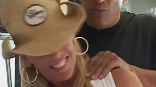 Em cảm nhận được đầu cặc của anh chưa