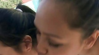 Chị dâu đang nấu ăn thì em chồng lao vào địt luôn trong bếp