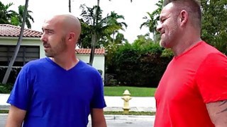 Trừng phạt lồn cô con gái ruột vì ăn mặc gợi dục