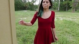 Cô vợ trẻ mê mẩn con cu của anh thợ massage