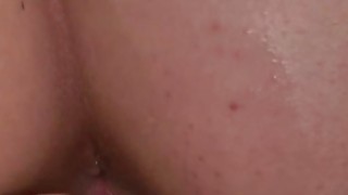 Anh chàng số hưởng và em gái hàng xóm dâm đãng