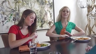 Chuyến về quê xả stress sau thời gian học tập, tôi đã quan hệ chị họ của mình