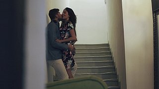 Dượng ơi ! chơi con có khoái hơn dì ?