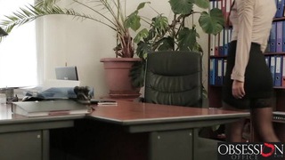 CJOD-361 Tôi bất ngờ phải chia sẻ phòng với một người dì thô lỗ mà tôi gặp lại khi trở về nhà. Tôi bị kẹp giữa hai cơ thể gợi cảm và bị ép xuất tinh bên trong chúng trong khi người đầy mồ hôi. Yuki Chitose Takada Monami